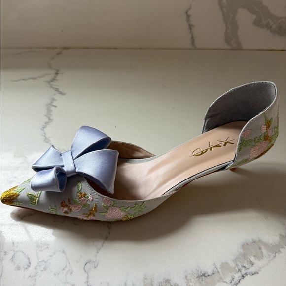 XYD Light Blue Satin Floral Printed Bow Kitten Heels - Picture 1 of 5